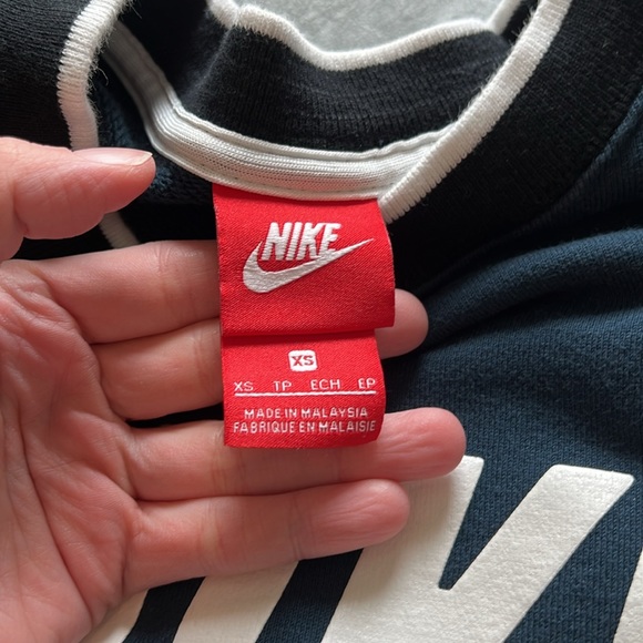 Women’s blue cropped Nike sweatshirt - Picture 2 of 3